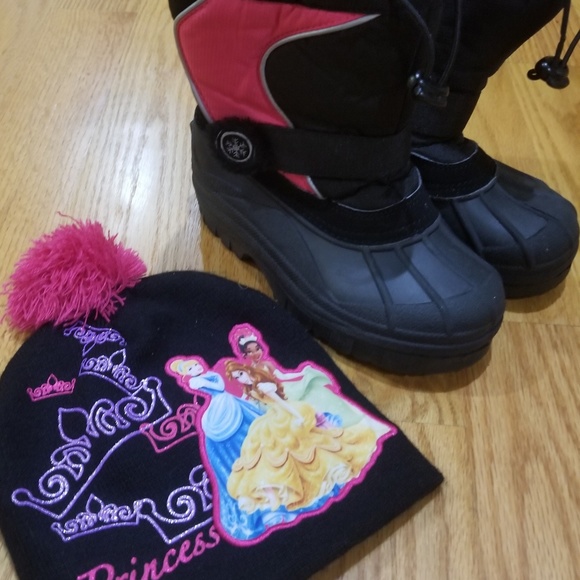 Girls Winter Boots and Disney Princess Hat - Picture 6 of 6